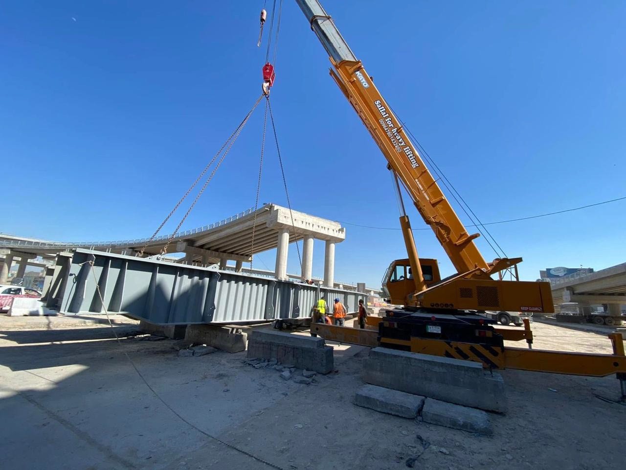 Heavy lifting at an Al Sallal project